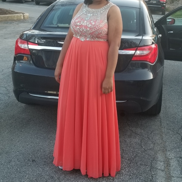 Dress - Picture 4 of 4